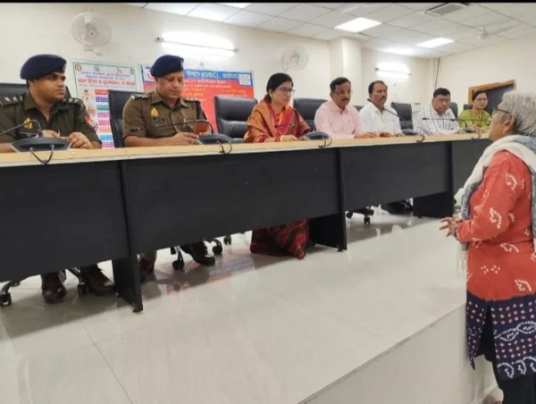 Uttar Pradesh State Women Commission member Ritu Shahi held a press conference at Ayodhya Circuit House and talked about harassment of women and its solution