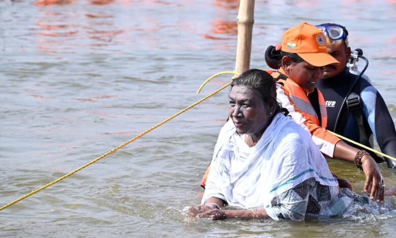 His Excellency also took a holy dip in Maha Kumbh, gave a message of unity and social harmony