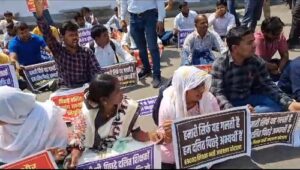 The Basic Education Minister's residence was cordoned off, teachers again raised their voices against the recruitment process that had been pending for years