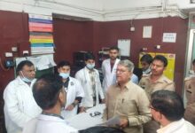 Ayodhya MLA Ved Prakash Gupta did a surprise inspection of the district hospital; complaints were being received about negligence in treatment and prescribing external medicines