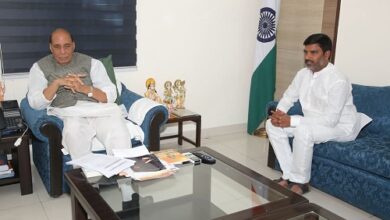 District Panchayat President representative Alok Singh Rohit met Defense Minister Rajnath Singh