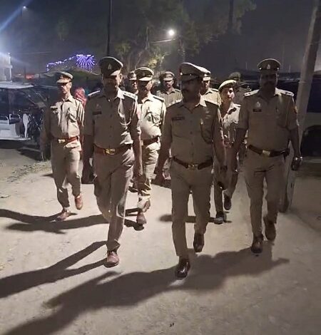 Commissionerate North Zone's Itaunja police station in-charge marched on foot to take stock of the security during the festival of Ramzan
