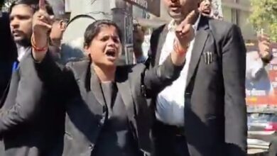 lawyers protest against police