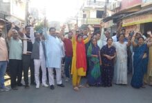 Protest against opening of liquor shop at Mulayam Nagar Labour Adda Square