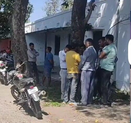 Railway technician commits suicide; was absent from duty since Holi, wife and child had gone to their home
