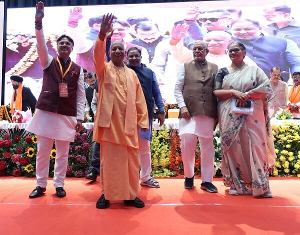 Sarojininagar's Holi became pleasant with colours and development plans: CM Yogi