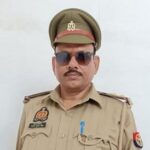 In Jaunpur, a sub-inspector returning from special duty died after being hit by a speeding truck, mourning in the family