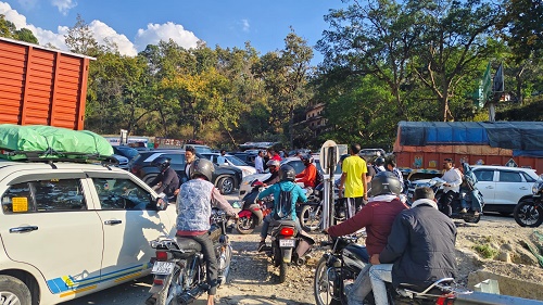 Heavy traffic jam in Shivalik hills on Delhi-Dehradun National Highway in Saharanpur affected passenger traffic