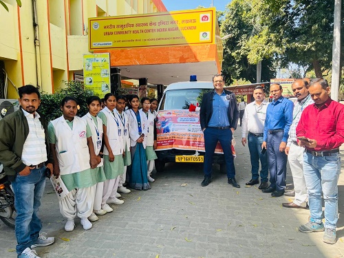 The publicity vehicle was flagged off by the Medical Superintendent for publicity.