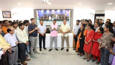 Lucknow: PM Award-winning IAS Anurag Srivastava received a grand welcome on the red carpet, employees expressed their respect by forming a human chain