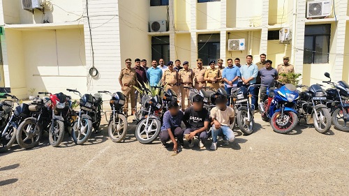 Hapur: Joint action by Pilkhuwa police station and SWAT team, inter-district vehicle theft gang exposed, 03 arrested