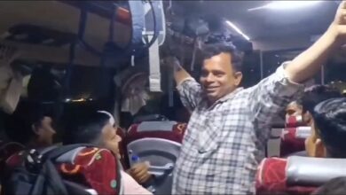 Bulandshahr: JE suspended for singing a song in the name of a female SDO, video goes viral