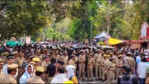 Protest against privatization of Purvanchal, Dakshinchal corporations, strong demonstration by electricity employees