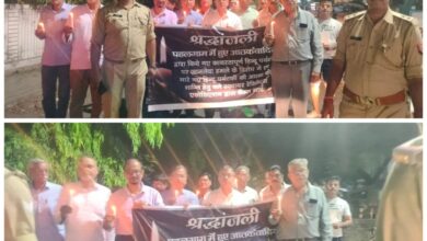 People of Lucknow took to the streets to protest against the terrorist attack and did a candle march