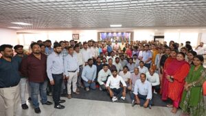 Lucknow: PM Award-winning IAS Anurag Srivastava received a grand welcome on the red carpet, employees expressed their respect by forming a human chain