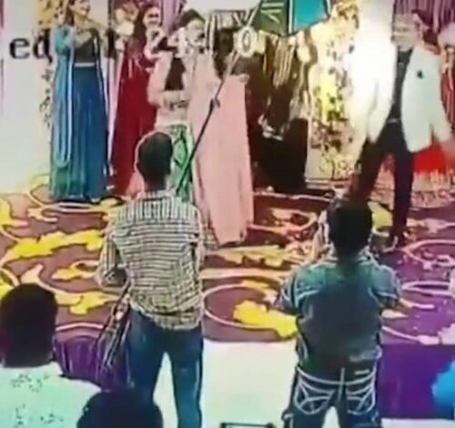 The joy of the silver jubilee of marriage turned into sorrow when a cloth merchant died while dancing on stage.