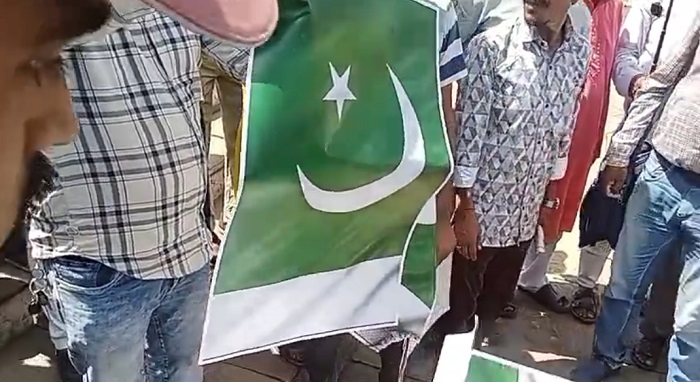 Lucknow: Protest held by burning Pakistani flag after Friday prayers