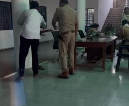 Video of Yogi government's police beating the victim with a belt at the police station when he demanded justice goes viral