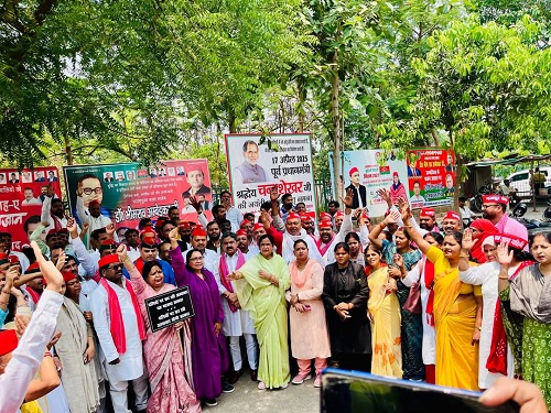 SP's demonstration in Lucknow - Memorandum submitted to the President against death threat and attack on Ramji Lal Suman