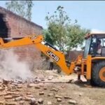 Shravasti: On the instructions of Chief Minister Yogi, bulldozer was run on illegal construction, the possession was not vacated even after the deadline