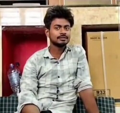 Auraiya: The youth caught in illegal mining made a reel while sitting in the police station, uploaded it on social media and created a ruckus