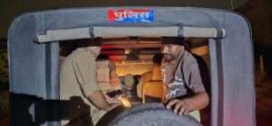 Encounter with criminals in Gosainganj area, one criminal was caught by the police and two escaped from the spot.