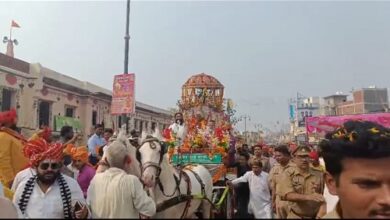 Ayodhya: Royal procession given grand welcome, police showered flowers, slogans of 'Jai Shri Ram' echoed