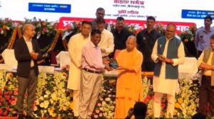 Lucknow: CM Yogi inaugurated and laid the foundation stone of education schemes, 139 Kasturba schools got new gift