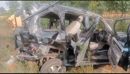 Horrific road accident in Bijnor - High speed Scorpio overturned while saving Nilgai, two dead, five injured