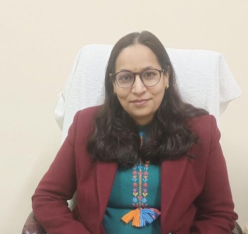 Assistant Labor Commissioner Officer Sarvesh Kumari today gave information about the schemes being run by the government in various areas in Hapur district.