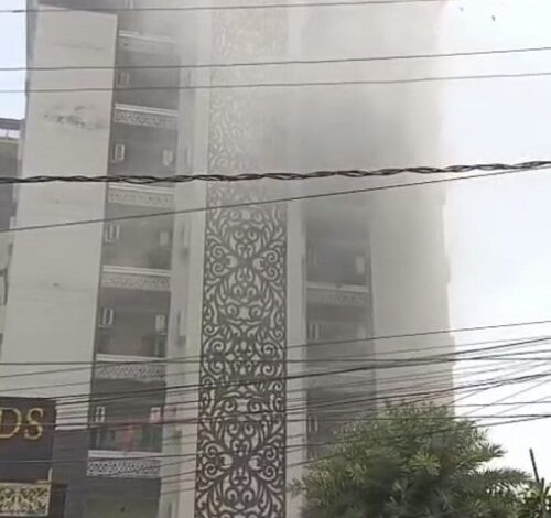 Lucknow: Fire breaks out in 'The Wood Apartment' in Ashbagh, fire brigade brings it under control