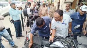 Joint checking campaign of police and BDDS in Hazratganj, flag march and intensive monitoring for security