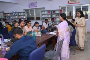 Rajni Tiwari inspected the examinations in Lucknow University, gave instructions for transparent examination