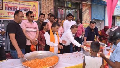 Kapil Dev Agrawal released the Bada Mangal special issue of Sahitya Triveni, eco-friendly, polythene free bhandaar on Bada Mangal