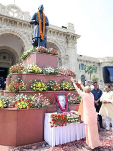 Lucknow: CM Yogi paid tribute to former Prime Minister Chaudhary Charan Singh on his death anniversary