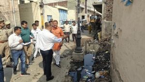 Instructions given to Executive Officer of Nagar Palika Parishad Pilkhuwa, issue notice to concerned plot owners for constructing boundary wall of vacant plots: District Magistrate
