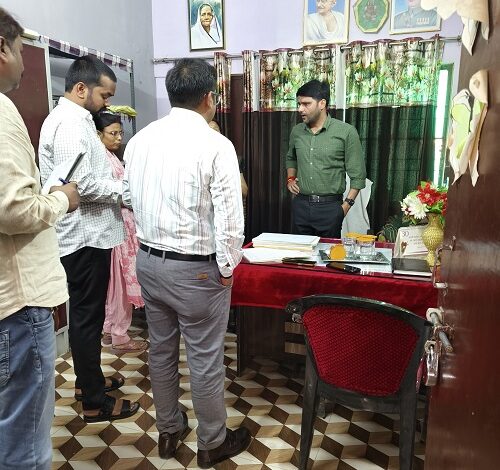 Lakhimpur: CDO Abhishek Kumar takes strict action in Kasturba Vidyalaya, careless staff punished