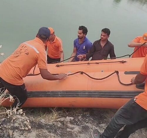 Lucknow: After a dispute with his wife, a lawyer jumped into Indira Dam, a relative jumped in to save him, both missing
