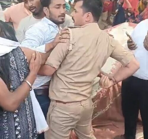 Lucknow: Drunk youth threatens to remove the uniform of the inspector and gets into a scuffle