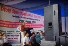 Lucknow: Huge sit-in by Joint Sangharsh Samiti at Irrigation Department Headquarters, violent protest against abolition of fourth class posts