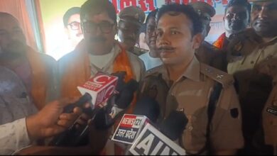 A grand police honour ceremony was organised at Chandan Nagar Gate in Alambagh