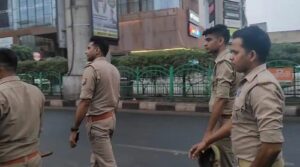 Lucknow: Alambagh police was seen alert even in the early morning, foot patrolling was done in the entire area