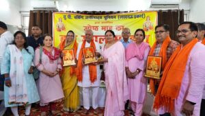 Lucknow Working Journalist Union organized a grand feast, devotees including Deputy Chief Minister took prasad at the Press Club