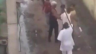 Agra: Violence after a dispute between two parties in Achhnera village, widow woman's house attacked with sticks, six named