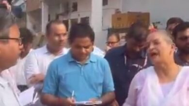 Lucknow: Minister in charge Suresh Khanna inspected the cleanliness system of the city, got angry after seeing the dirt