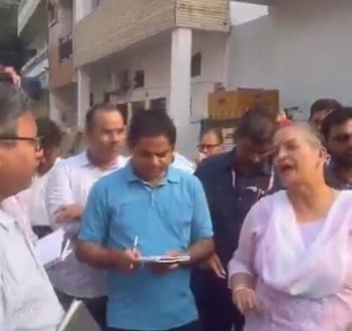 Lucknow: Minister in charge Suresh Khanna inspected the cleanliness system of the city, got angry after seeing the dirt