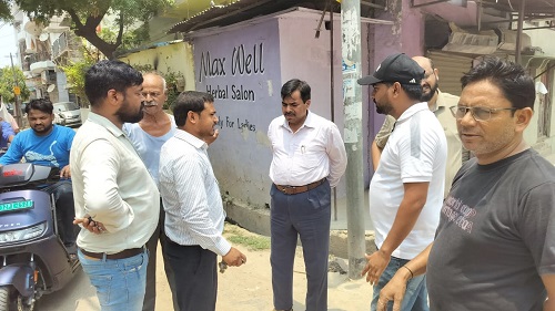 Lucknow: Kundri Rakabganj road is facing potholes since last 6 months, Jalkal engineer inspected it