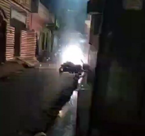 Saadatganj: Electricity theft is on the rise with the connivance of employees, illegal battery rickshaw charging has become a headache for the general public
