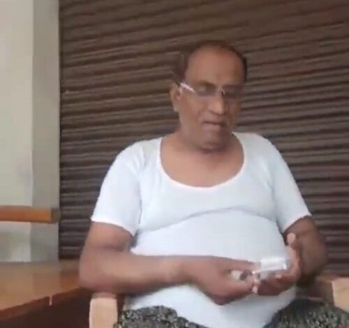 Ayodhya: Video of Lekhpal Rajesh Srivastava posted in Bikapur Tehsil taking bribe goes viral