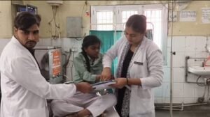 Student ate poisonous substance, widowed mother said with tears in her eyes: Husband is not there, daughter's life should be saved, teacher is accused of torture